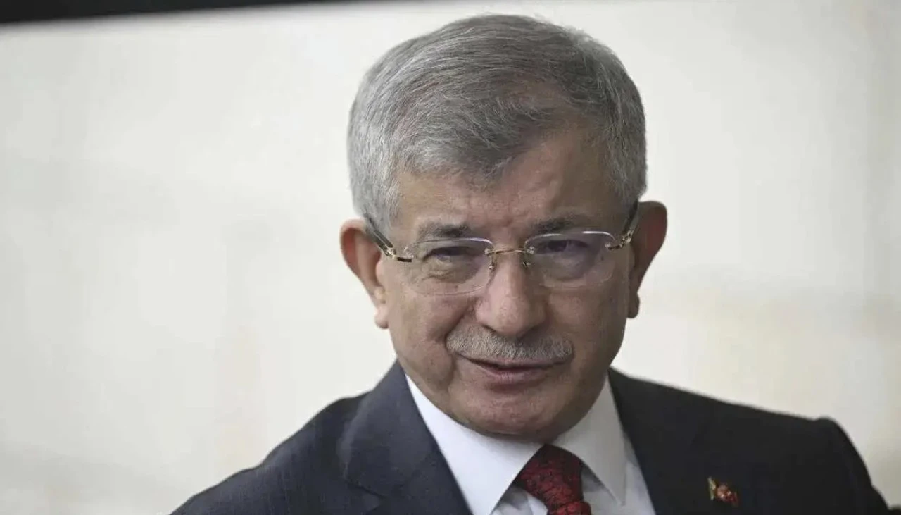 Ahmet Davutoğlu hakkında soruşturma: Gerek&ccedil;e cumhurbaşkanına hakaret...