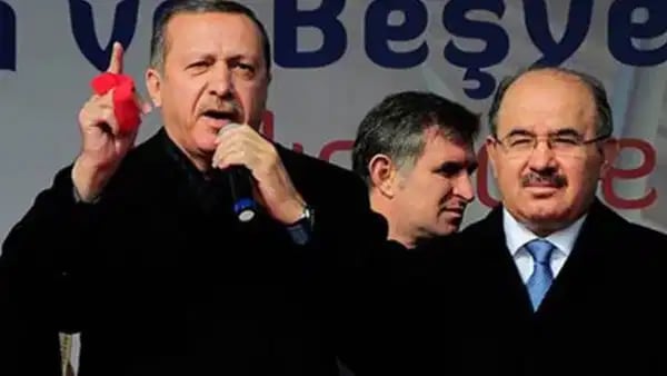 AKP'nin kurucu isminden 'Davutoğlu' tepkisi: 'Demokrasi bu ayrımı koruyabildiğimiz &ouml;l&ccedil;&uuml;de g&uuml;&ccedil;l&uuml;d&uuml;r'
