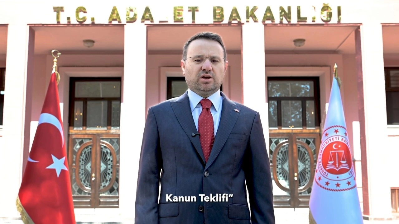 Bakan G&uuml;rlek: Şehitlerin hatırasını incitecek tasarrufa izin yok
