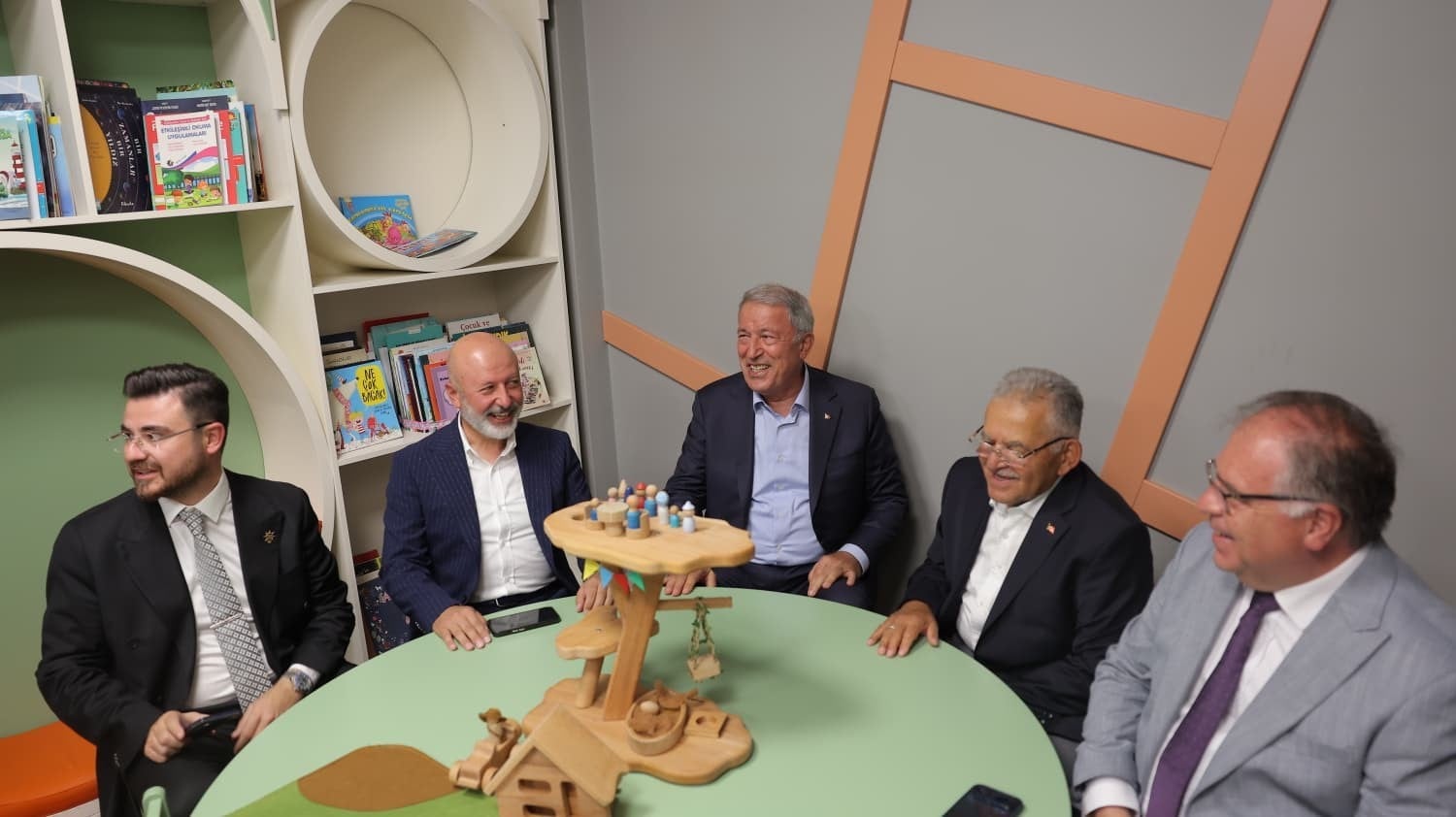 Başkan &Ccedil;olakbayrakdar: "K&uuml;t&uuml;phanelerle zenginleştirilmiş bir şehir inşa ediyoruz"