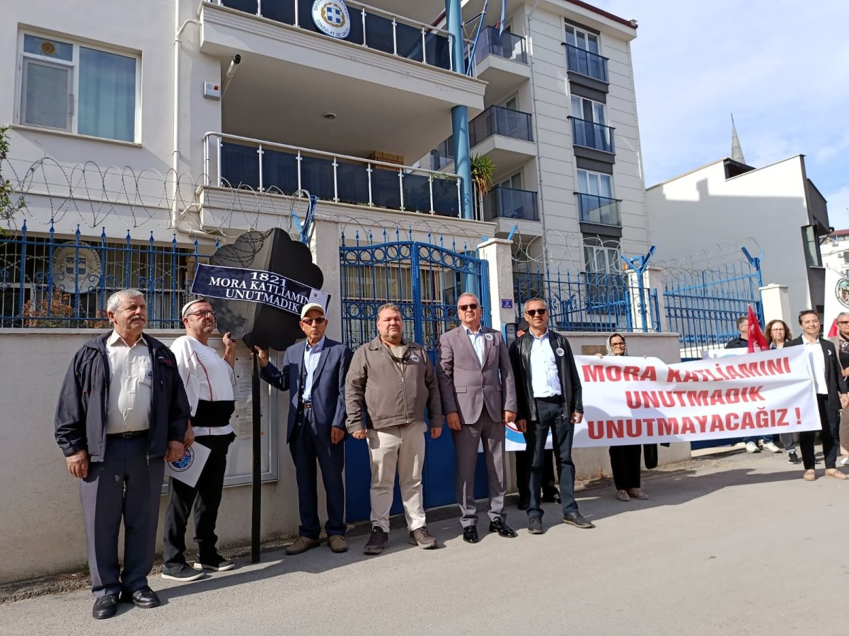 Edirne&rsquo;de, Mora Katliamı&rsquo;nın 205'inci yılında Yunanistan Konsolosluğu'na siyah &ccedil;elenk