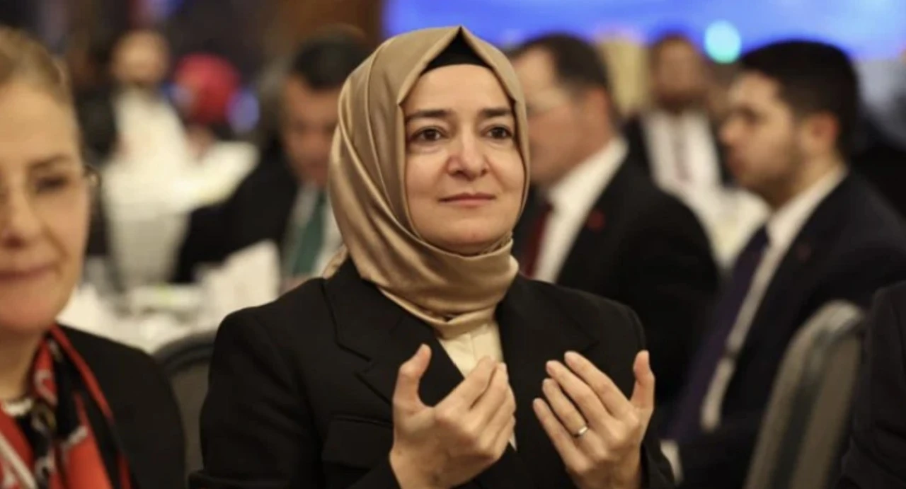 Fatma Bet&uuml;l Sayan Kaya, g&ouml;revinden 'affını' istedi