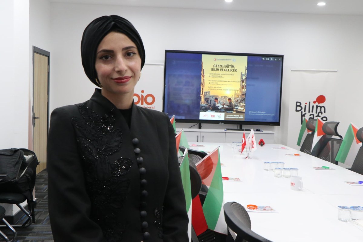 Filistinli Eid: Gazze&rsquo;de bomba seslerini duyuyorduk, eğitim bizim i&ccedil;in &ccedil;ok &ouml;nemli