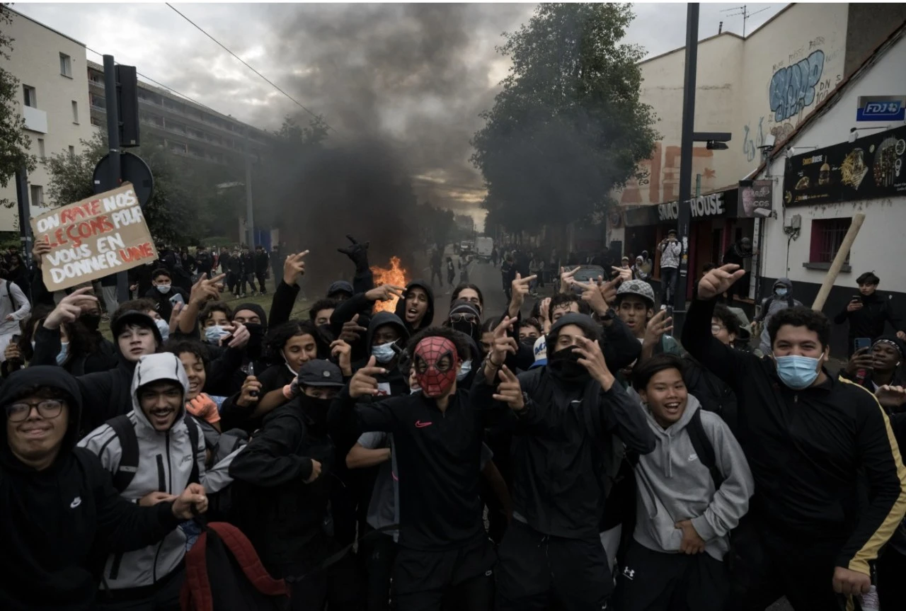 Fransa&rsquo;da lise protestoları b&uuml;y&uuml;yor: 625 kişi g&ouml;zaltına alındı