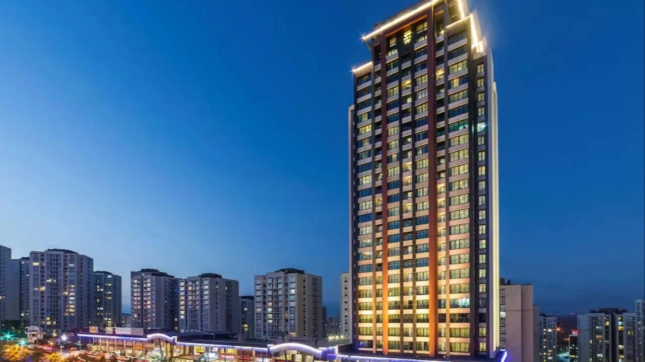 İstanbul'un &uuml;nl&uuml; oteli dev fiyata satışta: İstenen &uuml;cret belli oldu