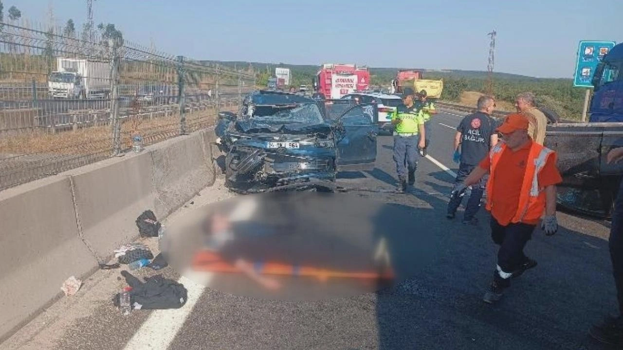 Silivri'de TEM Otoyolu'nda &uuml;&ccedil; aracın karıştığı zincirleme kaza: 5 yaralı