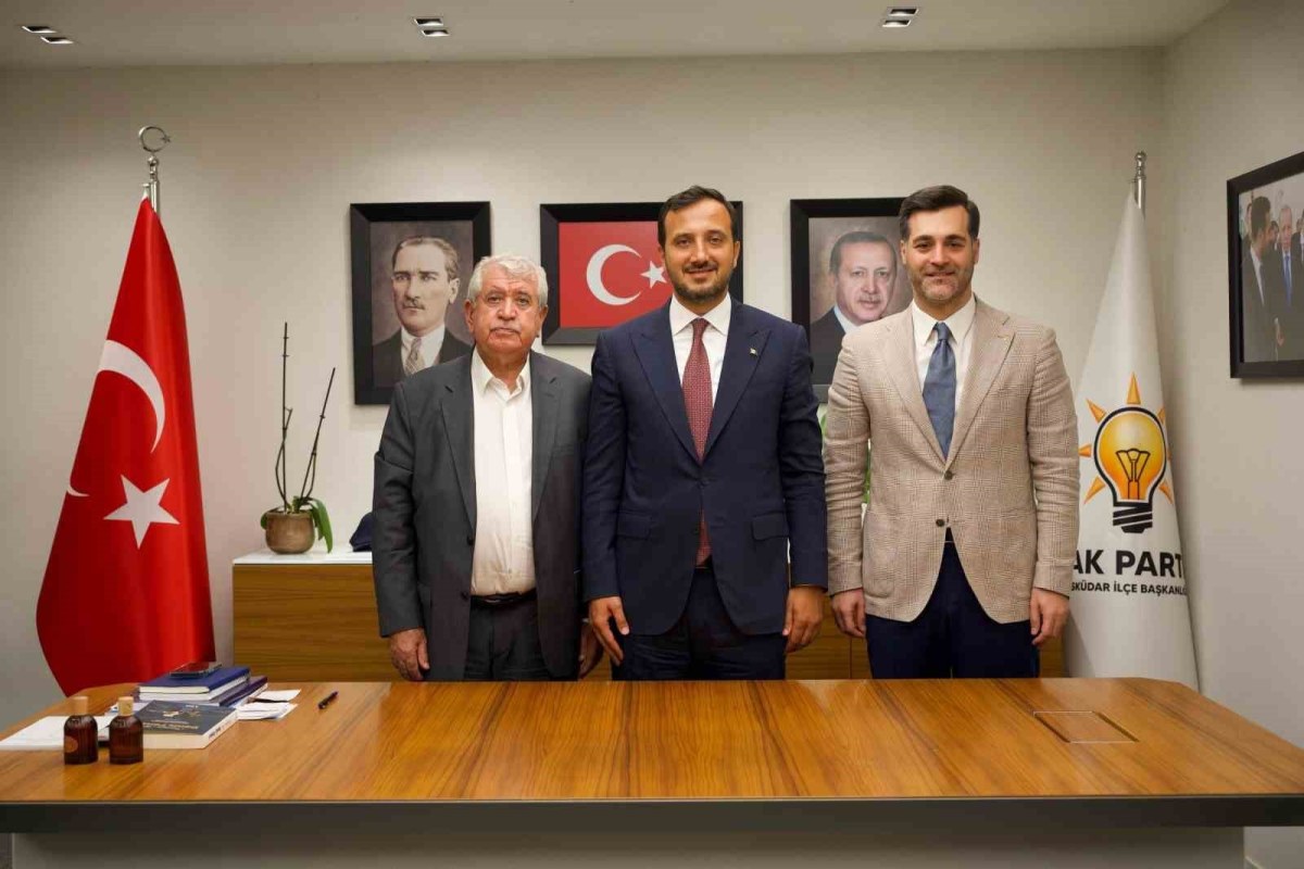 &Uuml;sk&uuml;dar&rsquo;da 4 CHP&rsquo;li meclis &uuml;yesi AK Parti&rsquo;ye katıldı
