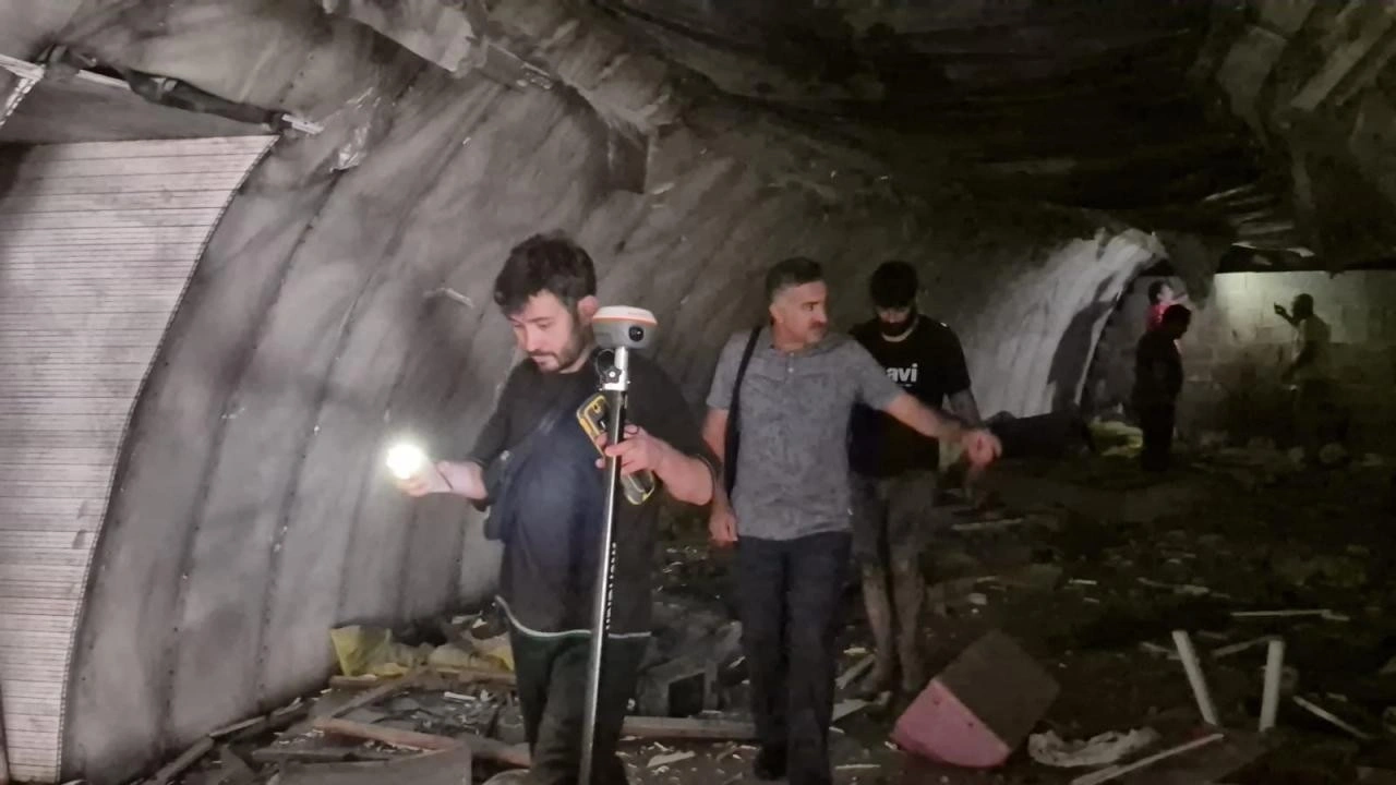 Yıkılan işhanının altından 2'nci D&uuml;nya Savaşı'ndan kalma sığınak &ccedil;ıktı