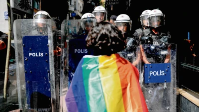 15 İLDE &ldquo;AİLEM G&Uuml;VENDE&rdquo; OPERASYONU: LGBTİ+ DERNEKLERİ VE EĞLENCE MEKANLARI BASILDI