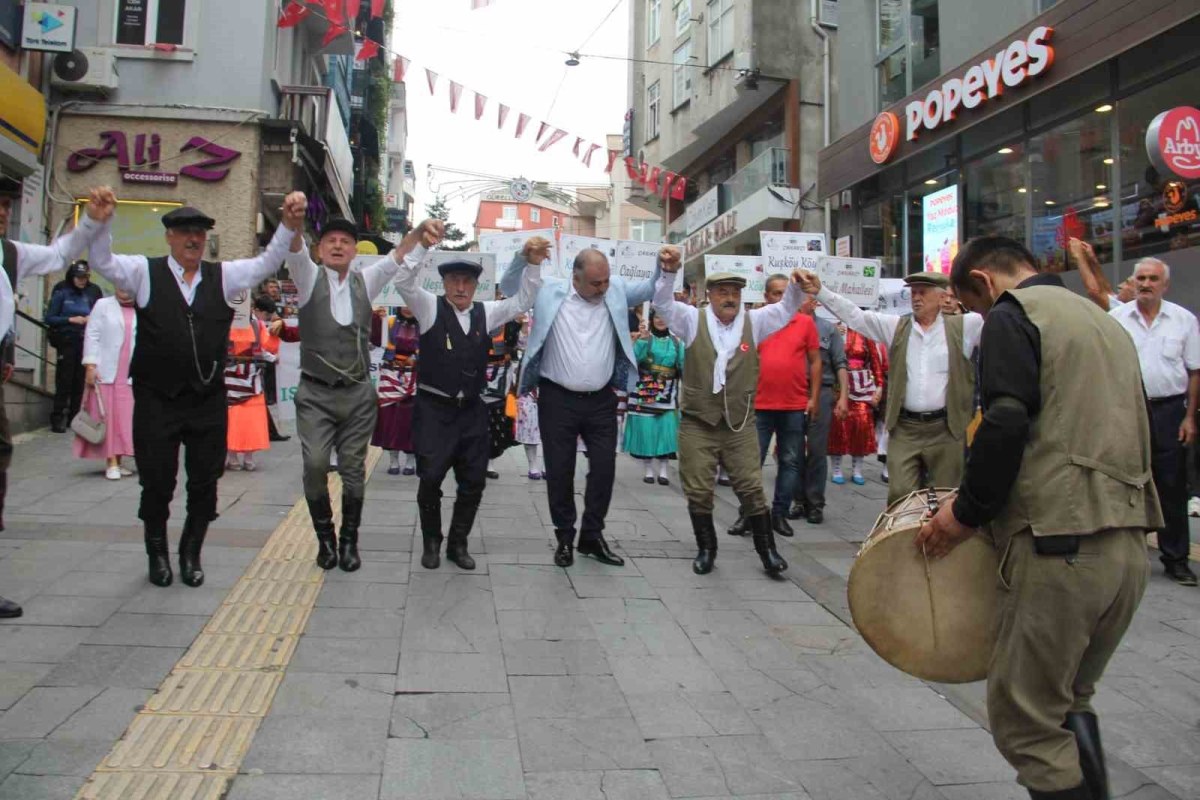 27. Islık Dili Festivali Giresun&rsquo;da d&uuml;zenlenen y&uuml;r&uuml;y&uuml;şle başladı