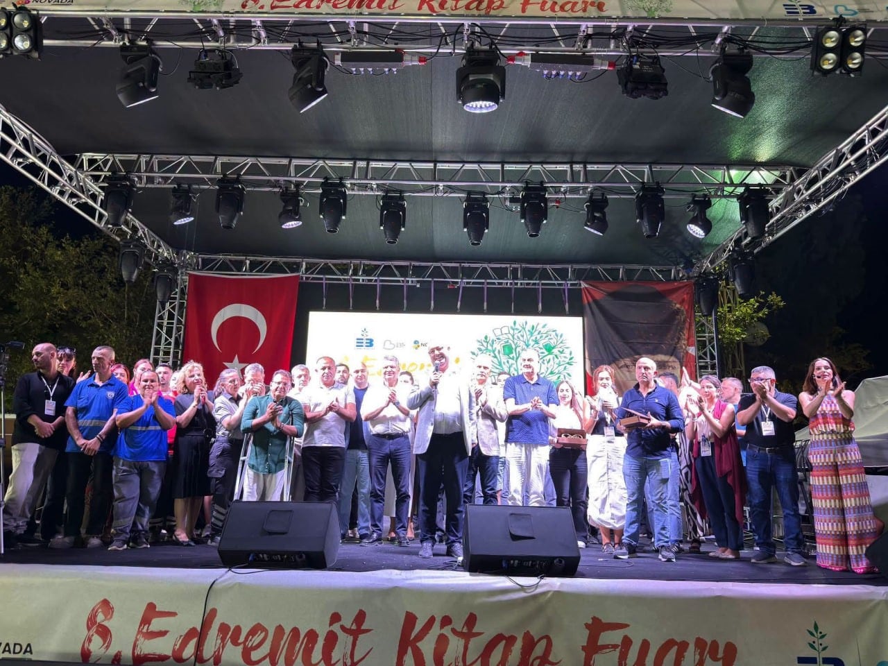 8. Edremit Kitap Fuarı, 7 g&uuml;nl&uuml;k k&uuml;lt&uuml;r ve sanat yolculuğunun ardından sona erdi