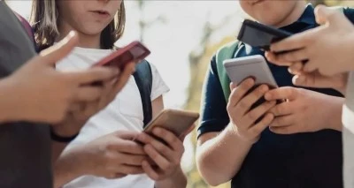 AB, 15 yaş altı i&ccedil;in sosyal medyada ebeveyn izni şartı getirmeye hazırlanıyor