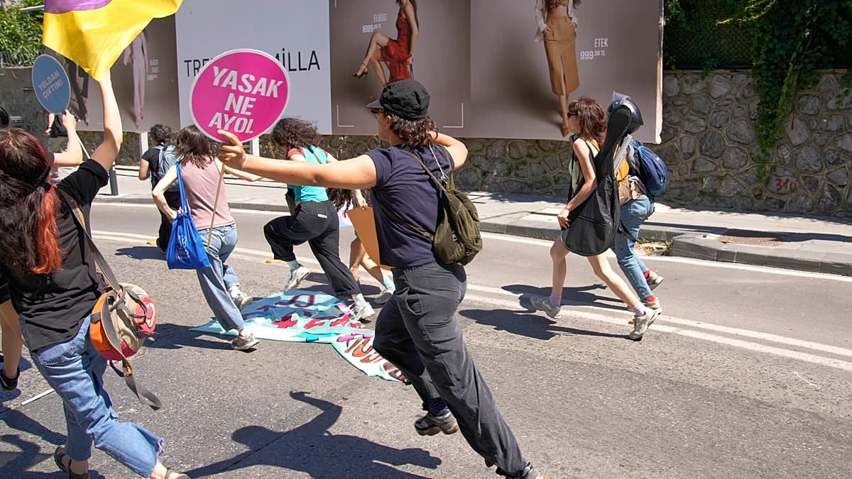 AB, T&uuml;rkiye'deki LGBTİ+ operasyonlarından &ldquo;endişeli&rdquo;
