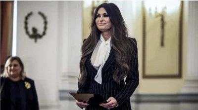 ABD'nin Atina B&uuml;y&uuml;kel&ccedil;isi, Yunan bakanla tartışma yaşadı; "Burada da h&uuml;k&ucirc;meti d&uuml;ş&uuml;rebiliriz" dedi!
