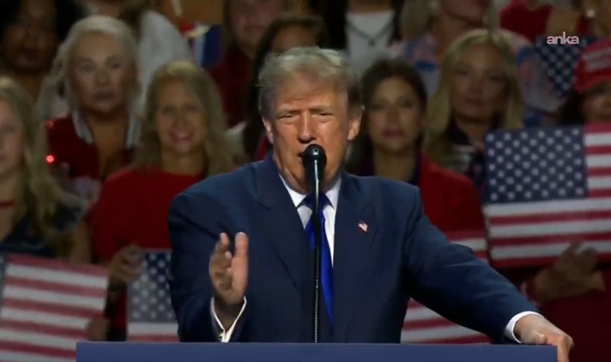 ABD Başkanı Trump: İran savaşı ara se&ccedil;imlerden sonra bitecek, Cumhuriyet&ccedil;iler kazanırsa her yetişkine 5 bin dolar