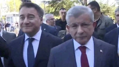 Ahmet Davutoğlu ifade vermek i&ccedil;in adliyeye geldi!