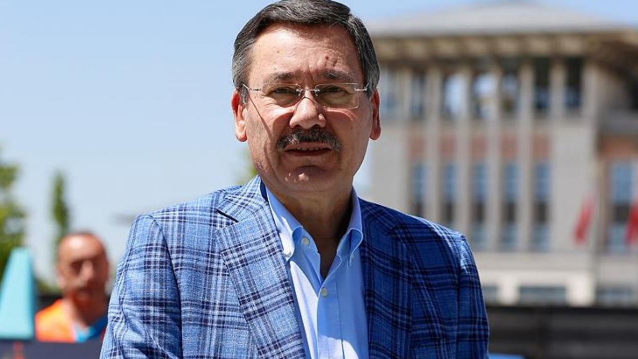 Akın G&uuml;rlek Melih G&ouml;k&ccedil;ek&rsquo;e de acımadı: G&ouml;k&ccedil;ek&rsquo;in yurtdışı para transferlerine soruşturma a&ccedil;ıldı