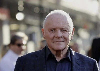 ANTONY HOPKİNS KLASİK M&Uuml;ZİK LİSTELERİNİ ALT&Uuml;ST ETTİ