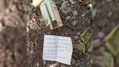 Bah&ccedil;eden kayısı yiyen adamın yazdığı not duygulandırdı!
