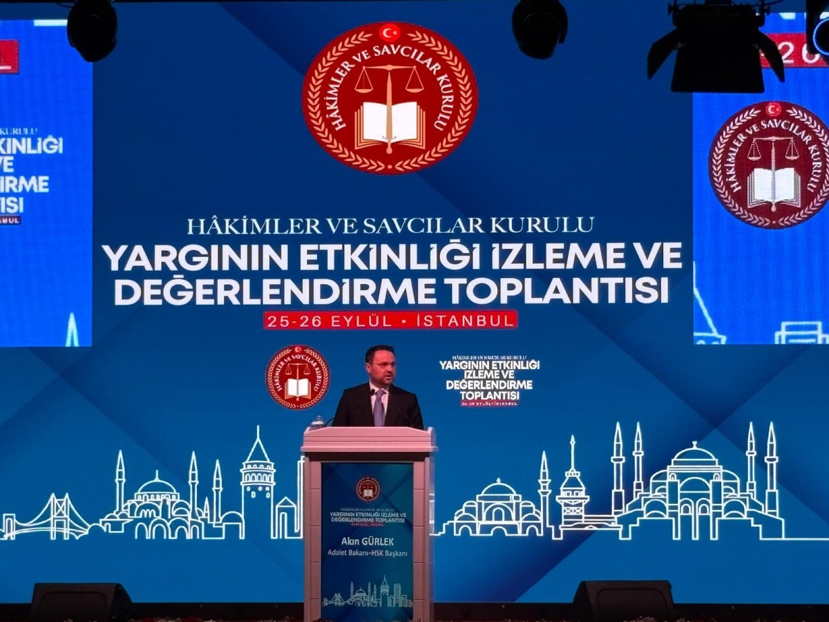 Bakan Akın G&uuml;rlek: T&uuml;rkiye, adalet alanında yoğun ve &ccedil;ok y&ouml;nl&uuml; bir g&uuml;ndemden ge&ccedil;iyor