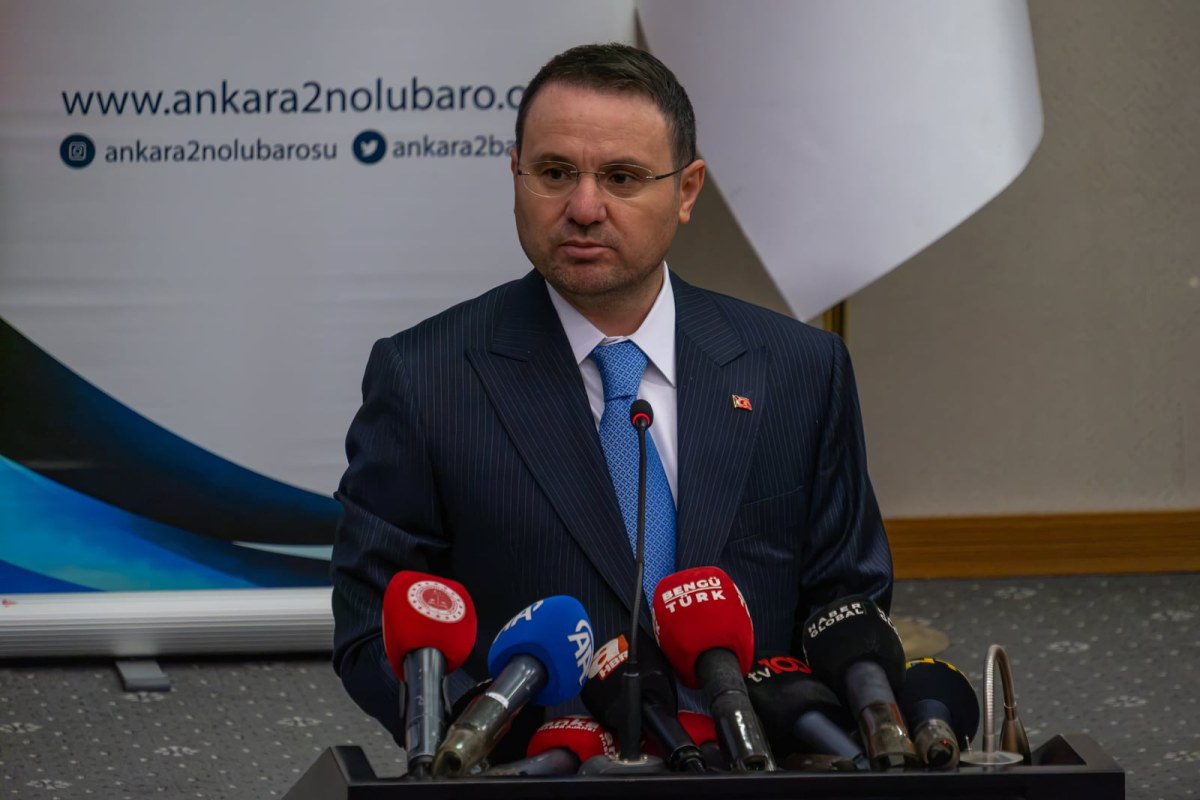 Bakan G&uuml;rlek: Hi&ccedil; kimse kanunların yaptırımından muaf olamaz