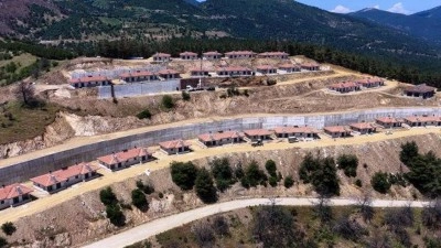 Bakan Kurum s&ouml;z verdi, TOKİ 1 yılda bitirdi: Yangınının yaraları y&ouml;resel mimariyle sarıldı