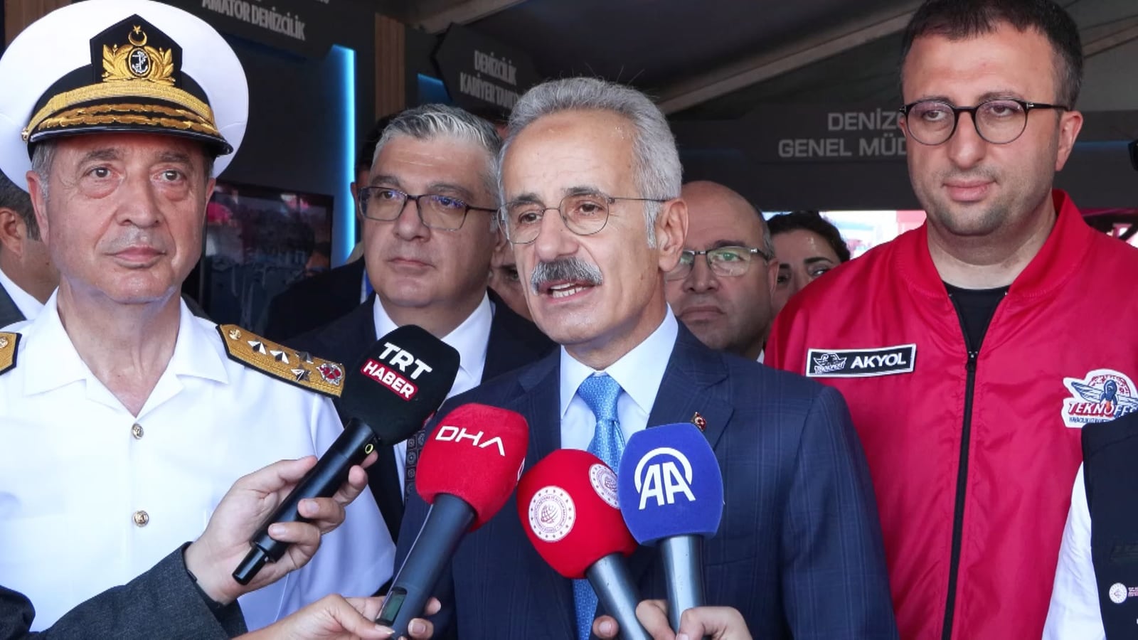 Bakan Uraloğlu: T&uuml;rk Donanması'nın Mavi Vatan'daki caydırıcılığı b&uuml;t&uuml;n d&uuml;nyada b&uuml;y&uuml;k yankı uyandırıyor