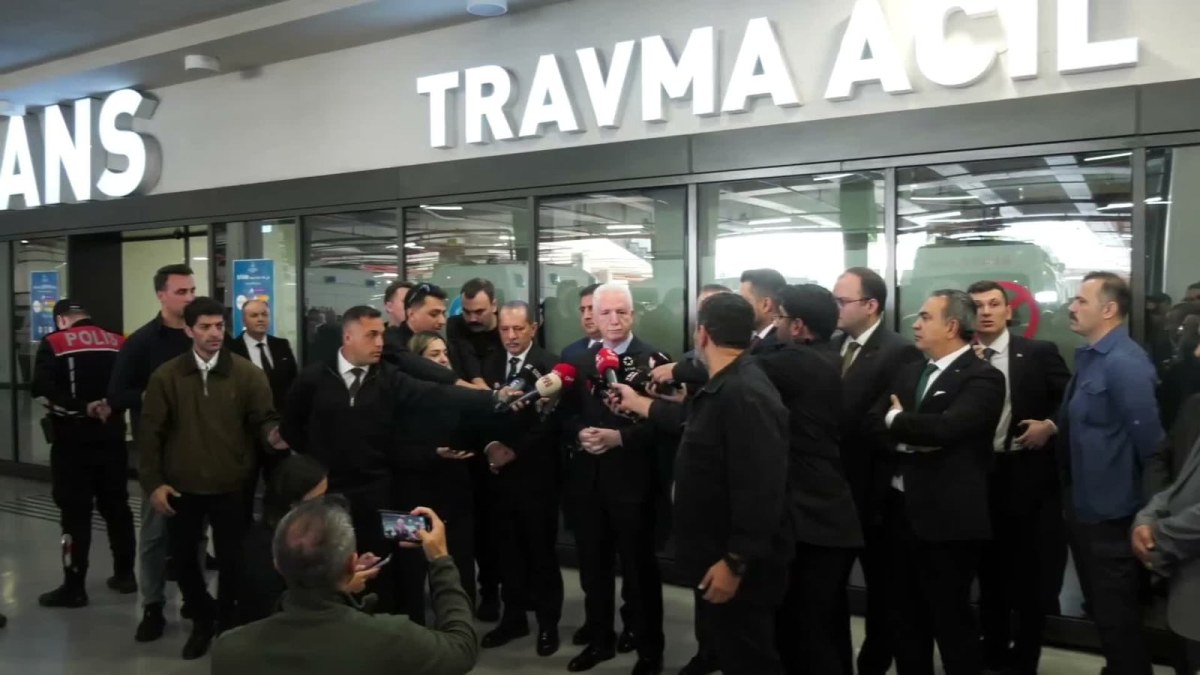 Başakşehir'de okulda saldırı... İstanbul Valisi Davut G&uuml;l: Saldırıyı ger&ccedil;ekleştiren &ouml;ğrenci hedef g&ouml;zetmeden bı&ccedil;aklıyor