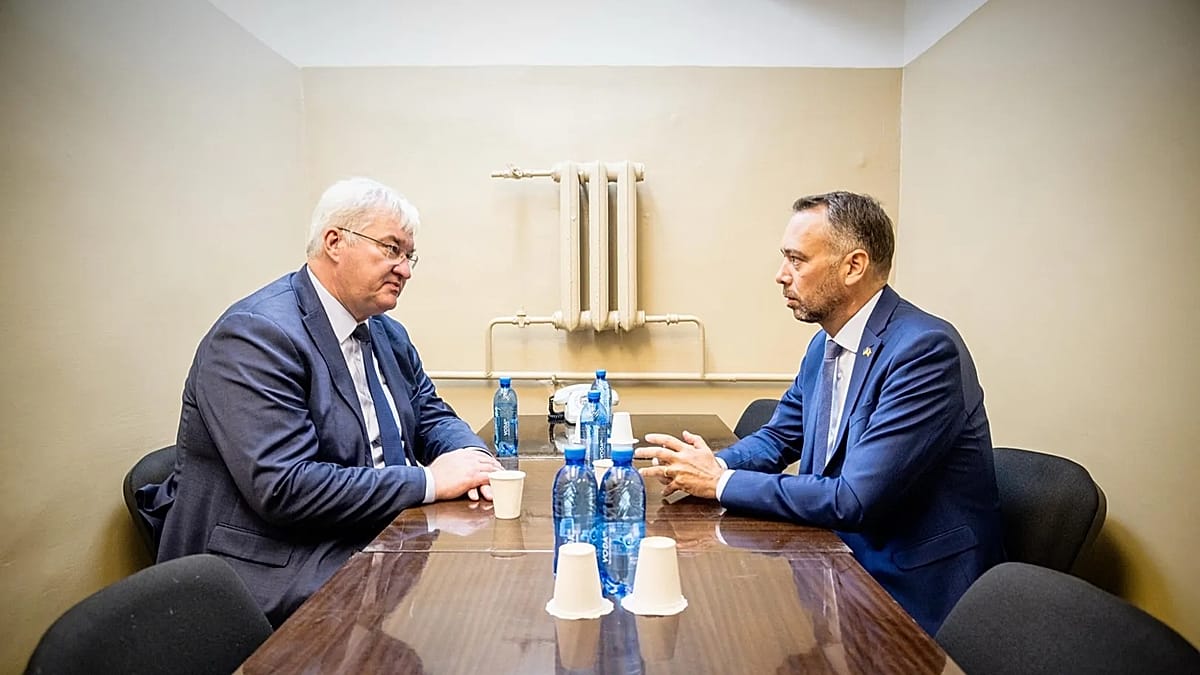 Bel&ccedil;ika ve Ukrayna dışişleri bakanları sirenler eşliğinde Kiev sığınağında buluştu