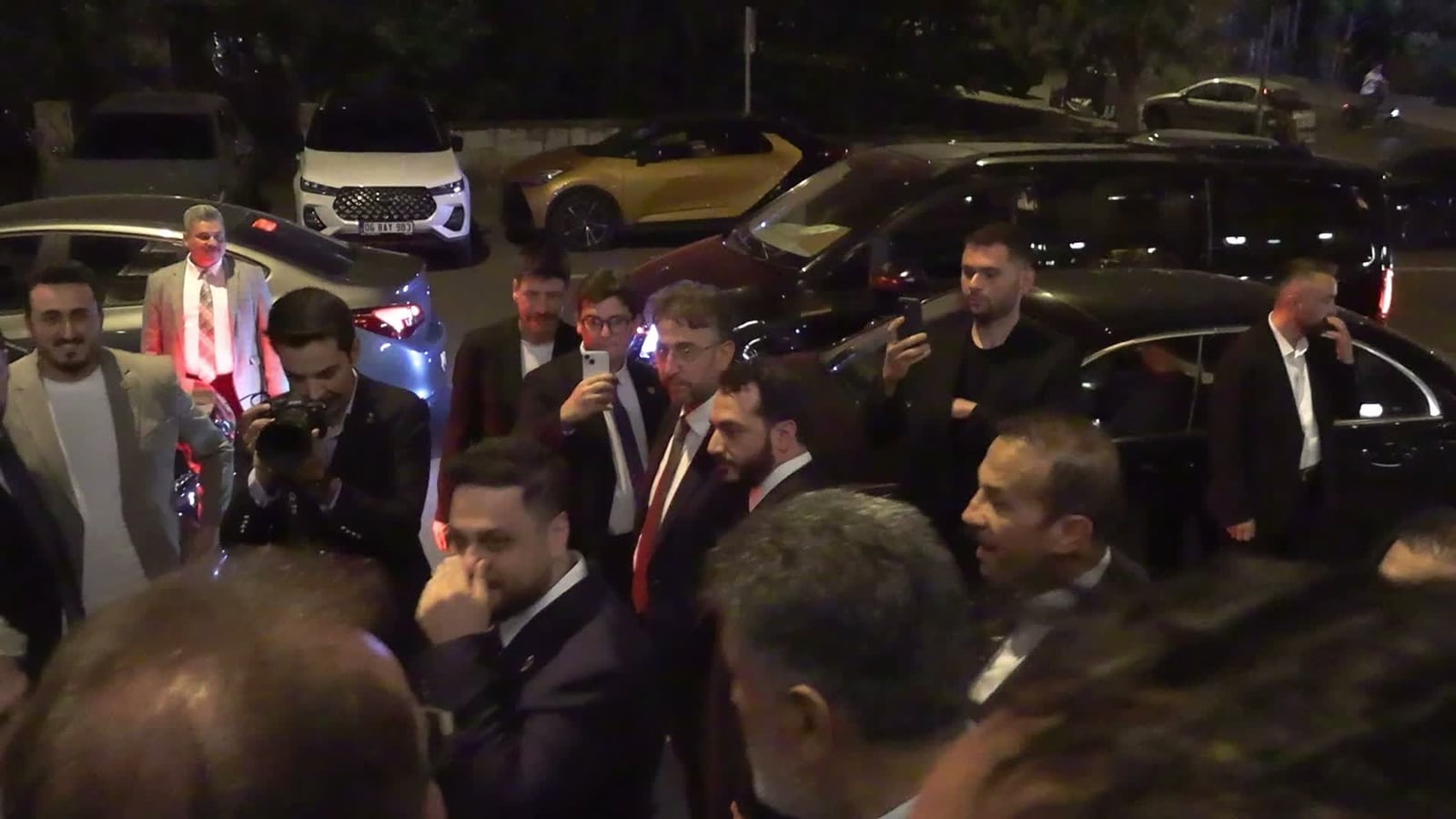 Beş siyasi parti liderinin toplantısı sona erdi... &Uuml;mit &Ouml;zdağ: Faydalı bir istişare oldu