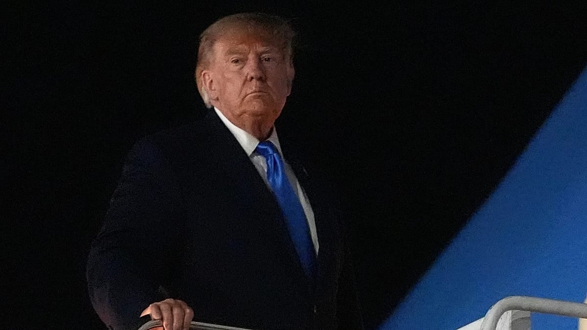Beyaz Saray'dan CNN'e yeni kısıtlama: Trump'ın u&ccedil;ağına alınmadı
