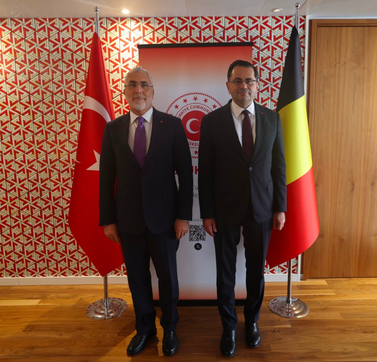 &Ccedil;alışma ve Sosyal G&uuml;venlik Bakanı Vedat Işıkhan, Bel&ccedil;ika&rsquo;da / Geniş haber