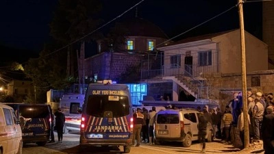 Camide 2 kişiyi bı&ccedil;akla &ouml;ld&uuml;ren saldırganın asıl hedefi imammış