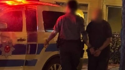 &Ccedil;ANAKKALE'DE SKANDAL İDDİA: İŞ İNSANI OTEL ODASINDA İKİ &Ccedil;OCUKLA YAKALANDI