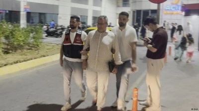 Cem K&uuml;&ccedil;&uuml;k şantaj su&ccedil;lamasıyla g&ouml;zaltına alındı