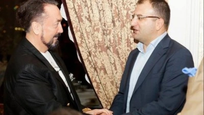 Cem K&uuml;&ccedil;&uuml;k&rsquo;&uuml;n Adnan Oktar ge&ccedil;mişi peşini bırakmıyor: Kılına t&uuml;y&uuml;ne dokundurtmayız