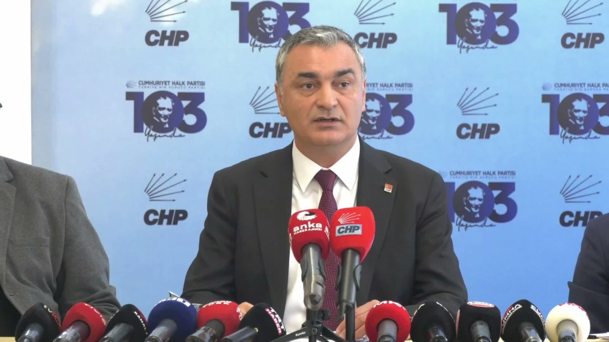 CHP S&ouml;zc&uuml;s&uuml; Sarı: "CHP&rsquo;den se&ccedil;ilmiş arkadaşlar AKP&rsquo;ye gidiyorsa, bir &ouml;z eleştiri yapılması gerekir"