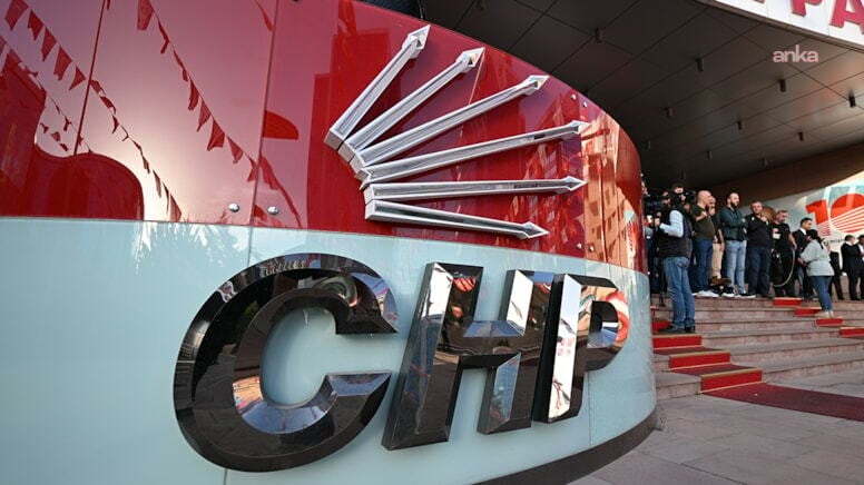 CHP S&ouml;zc&uuml;s&uuml; Sarı: "&Ouml;zg&uuml;r &Ouml;zel, CHP&rsquo;li belediye başkanlarını taciz etmekten vazge&ccedil;sin"