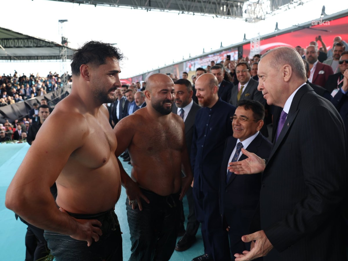 Cumhurbaşkanı Erdoğan, Yağlı G&uuml;reş Cumhurbaşkanlığı Kupası finalini izledi