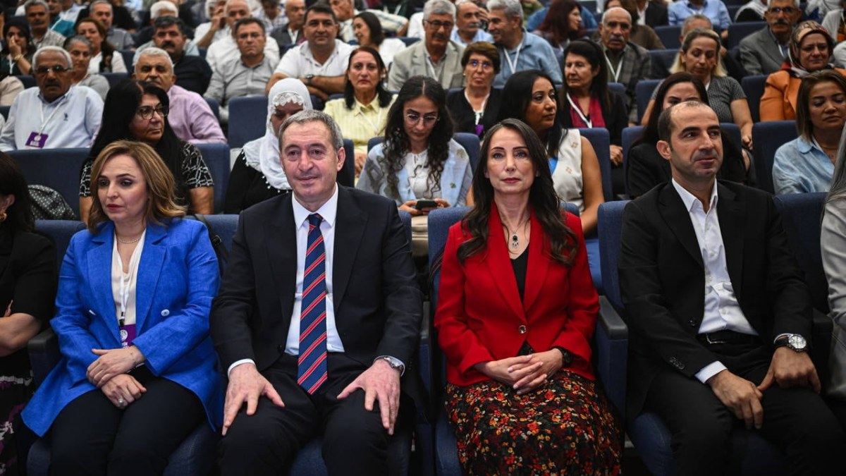 DEM Parti 5. Olağan Kongresi: Tuncer Bakırhan ve T&uuml;lay Hatimoğulları yeniden eş genel başkan se&ccedil;ildi