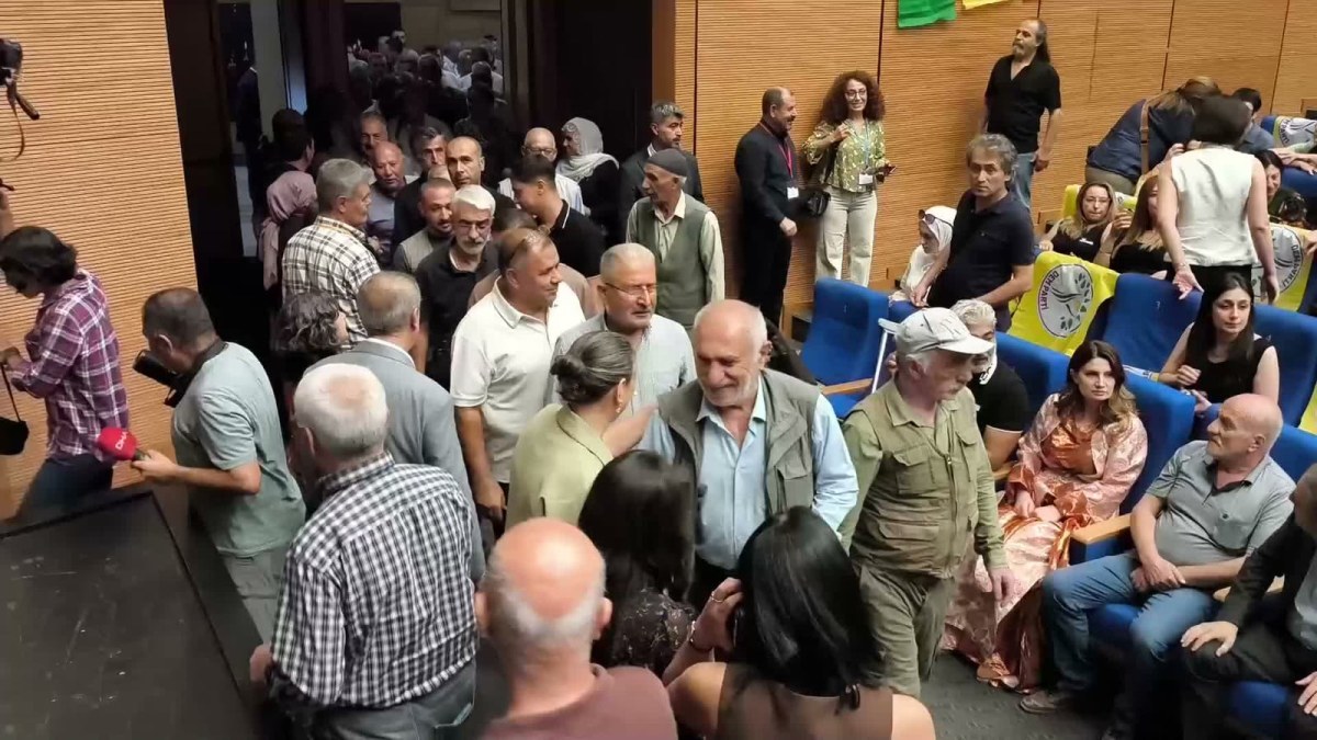 DEM Parti Eş Genel Başkanı Bakırhan&rsquo;dan &ldquo;fon soruşturması&rdquo; a&ccedil;ıklaması: &ldquo;Kim olursa olsun bu soyguna izin verenlerden hesap sorulmalı"