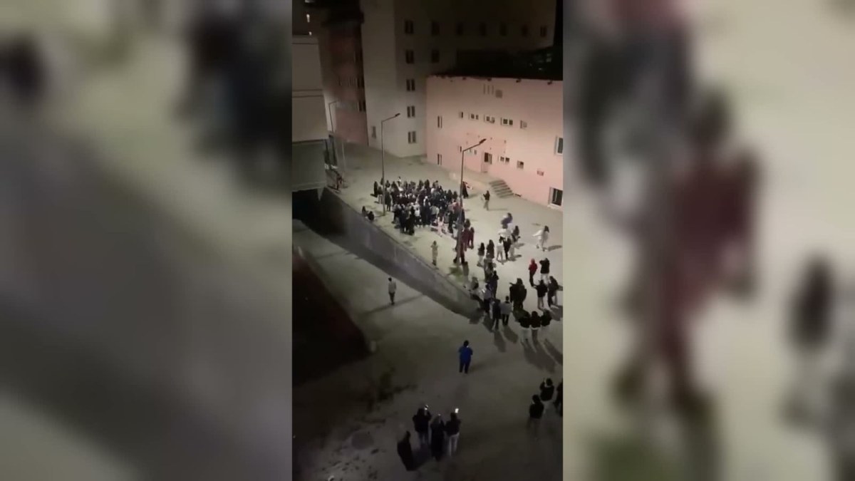 DEM Partili Parlak'tan Hakkari'deki KYK yurdunda kalan &uuml;niversite &ouml;ğrencilerinin yaşadığı su sorununa tepki: Vakit kaybetmeksizin &ccedil;&ouml;z&uuml;lmelidir