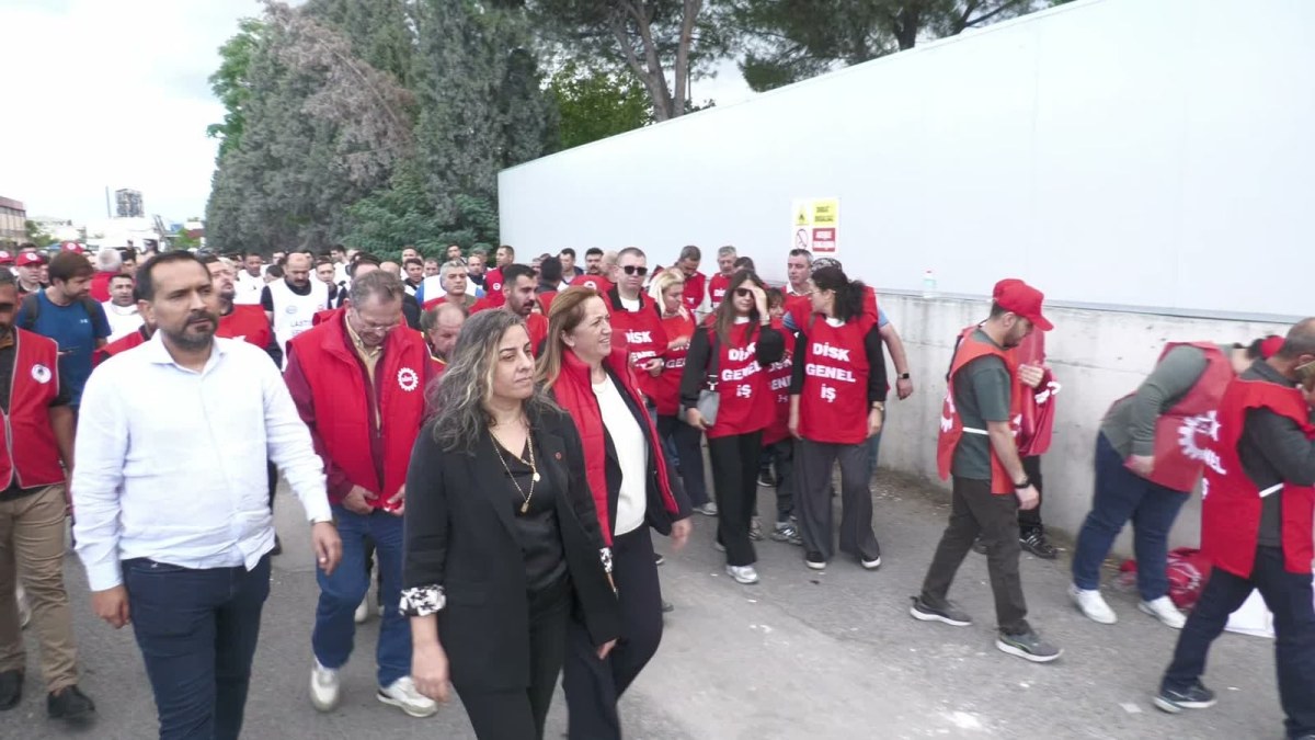 DİSK Genel Başkanı &Ccedil;erkezoğlu OMYA eyleminde konuştu: İş&ccedil;inin 4 bin yılda kazanacağı geliri 4 ayda kazananlarla uğraşmalı mahkemeler