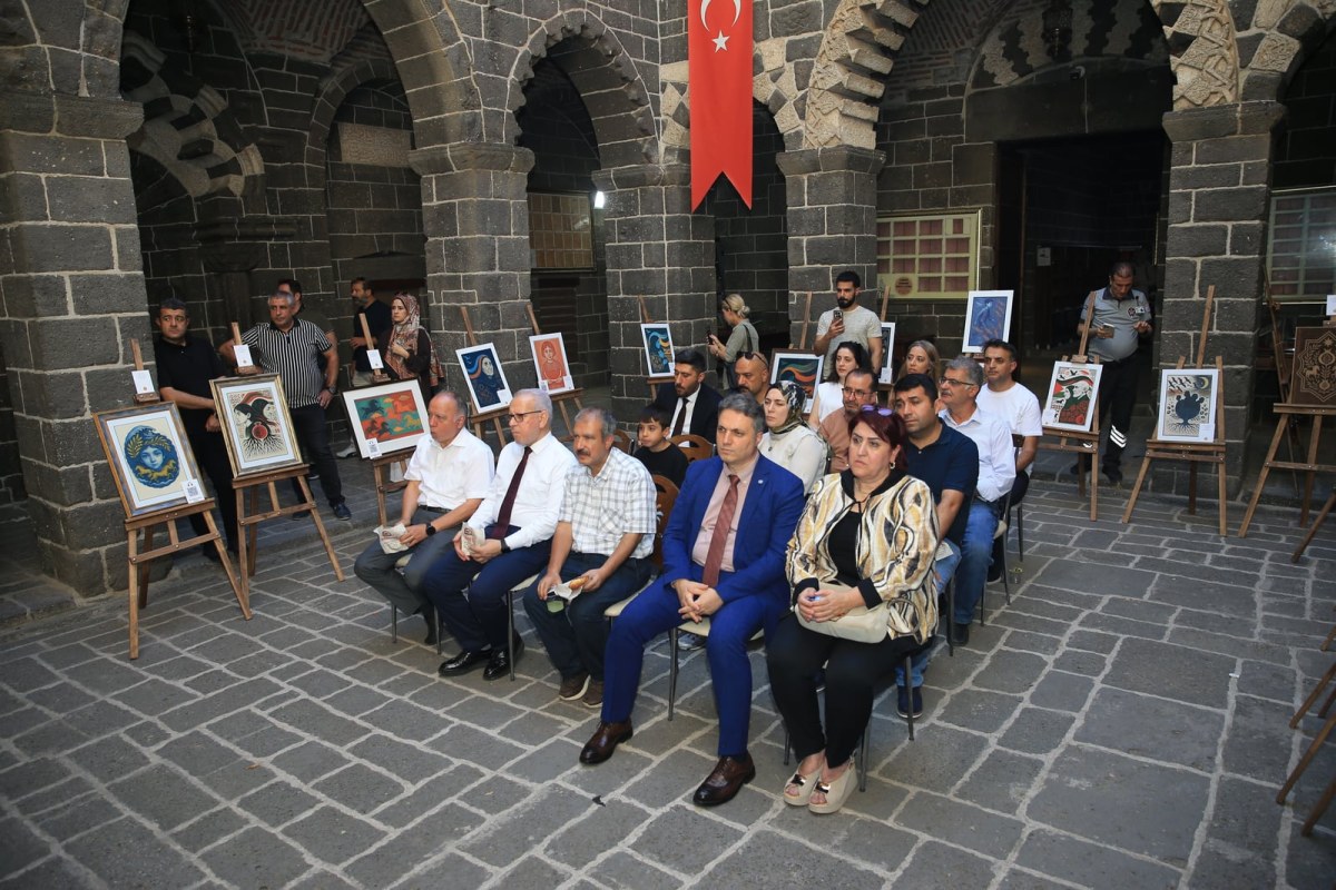 Diyarbakır'da "Gazze, Bellek, Beden ve Toprak" konulu resim sergisi a&ccedil;ıldı