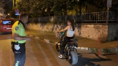 Elektrikli bisiklet s&uuml;r&uuml;c&uuml;s&uuml; alkoll&uuml; &ccedil;ıktı, 50 bin TL ceza kesildi