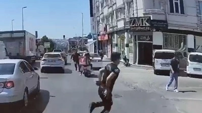 Esenyurt'ta film gibi kovalamaca! Ş&uuml;pheli durmayınca polis ateş a&ccedil;tı
