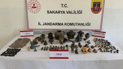 Evden adeta m&uuml;ze &ccedil;ıktı: 806 par&ccedil;a tarihi eser ele ge&ccedil;irildi!