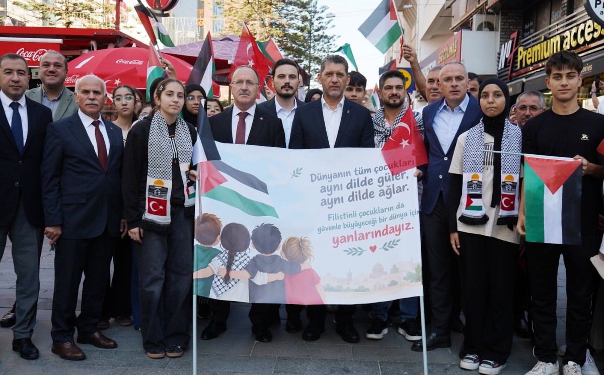 Gazze i&ccedil;in Antalya&rsquo;da sessiz y&uuml;r&uuml;y&uuml;ş; binlerce &ouml;ğrenci tek y&uuml;rek oldu