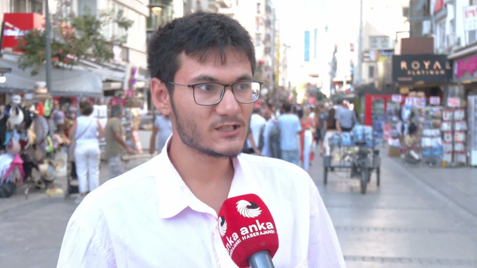Gen&ccedil;lerde gelecek kaygısı: "Liyakat yok, tanıdığın ve torpilin olacak ki bir yerlere giresin"