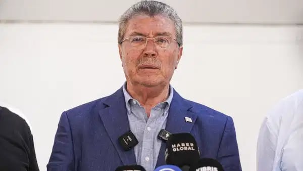 Girne'deki gemi faciası... KKTC Başbakanı &Uuml;nal &Uuml;stel'den a&ccedil;ıklama: Enkaz ne zaman &ccedil;ıkarılacak?